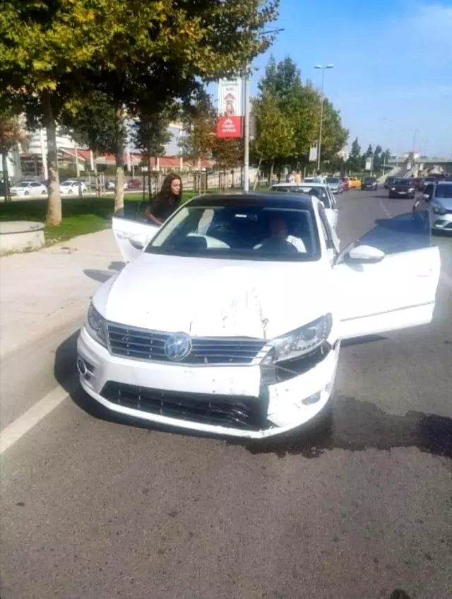 Kartal'da öğrencilere çarpmamak için duran motosikletliye alkollü sürücü çarptı