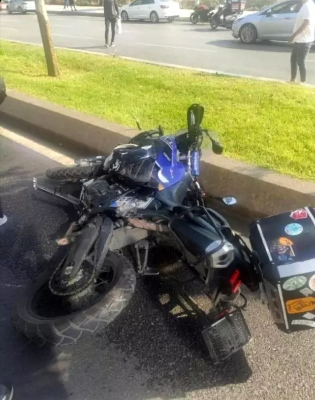 Kartal'da öğrencilere çarpmamak için duran motosikletliye alkollü sürücü çarptı