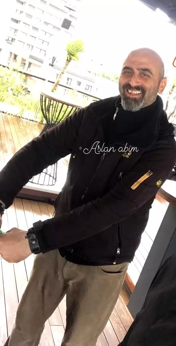 Kartal'da öğrencilere çarpmamak için duran motosikletliye alkollü sürücü çarptı