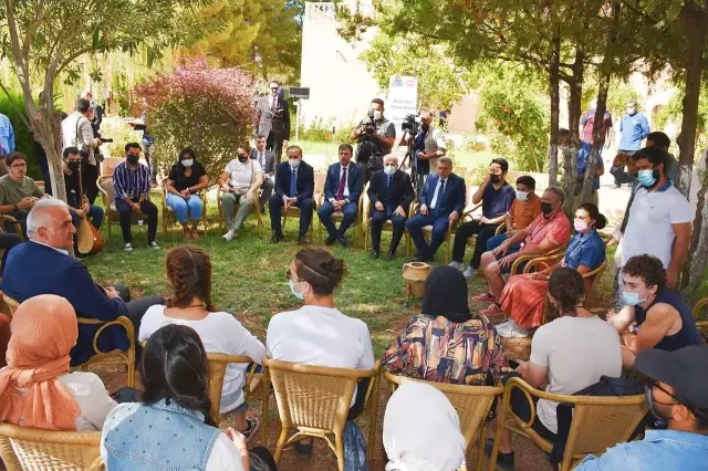 Kültür ve Turizm Bakanı Ersoy, Şanlıurfa'da yabancı öğrencilerle buluştu