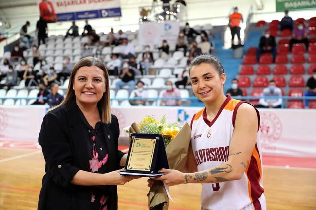 leyla atakan kupasi galatasaray in oldu 3 14418496 o