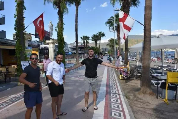 MARMARİS'E KASIM ORTASINA KADAR 100 BİN İNGİLİZ TURİST GELİYOR