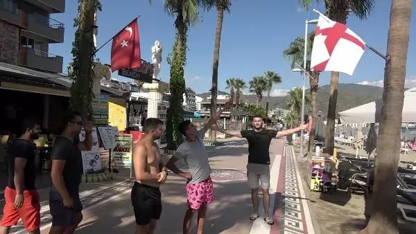 MARMARİS'E KASIM ORTASINA KADAR 100 BİN İNGİLİZ TURİST GELİYOR