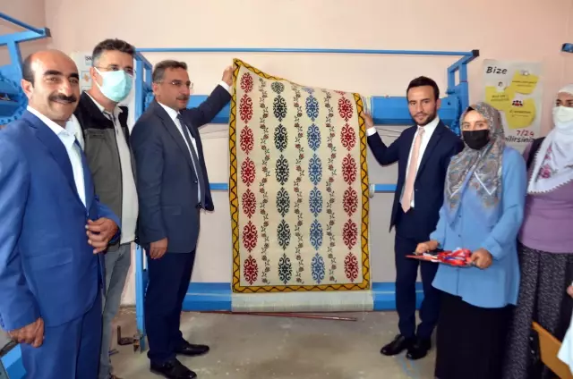 Devlet desteğiyle açılan halı kursları kadınlara umut oluyor
