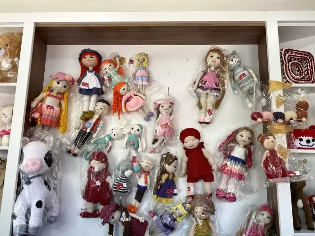'Nar Kadınları' Ninelerle birlikte el emeklerini satışa çıkardı
