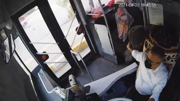 Otobüs şoförü, kalp masajı yapıp, güzergah değiştirerek hayat kurtardı