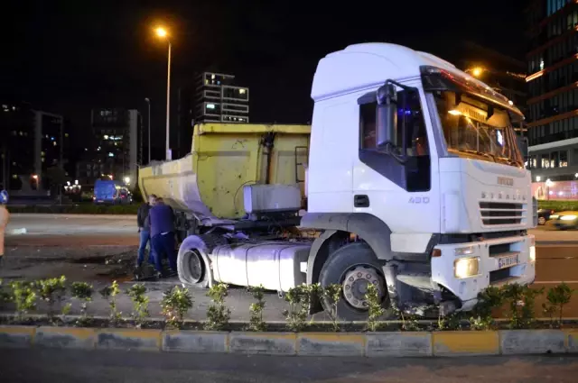 Sarıyer'de İETT otobüsüyle hafriyat kamyonu çarpıştı