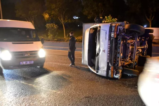 Sarıyer'de İETT otobüsüyle hafriyat kamyonu çarpıştı
