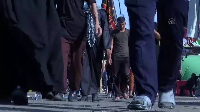 Şii Müslümanlar, Erbain etkinliklerine katılmak için Kerbela'ya yürüyor