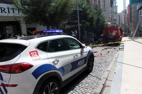 Son dakika: ŞİŞLİ'DE İŞ MERKEZİNİN ÇATISINDA YANGIN