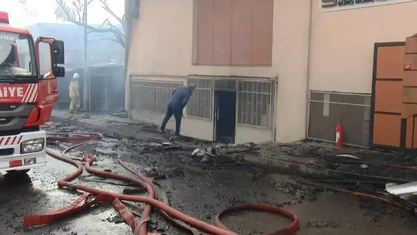 Son dakika... SULTANBEYLİ'DE MOBİLYA ATÖLYESİNDE YANGIN - 2 AKTÜEL