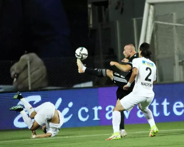 Süper Lig: Altay: 2 - Beşiktaş: 1 (Maç sonucu)