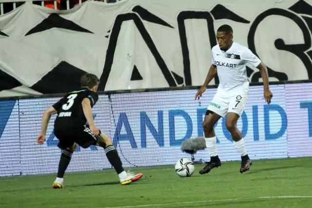 Süper Lig: Altay: 2 - Beşiktaş: 1 (Maç sonucu)