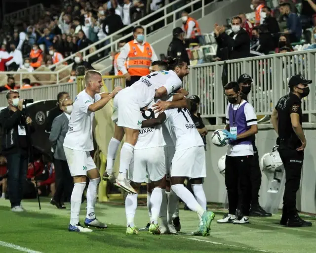 Süper Lig: Altay: 2 - Beşiktaş: 1 (Maç sonucu)