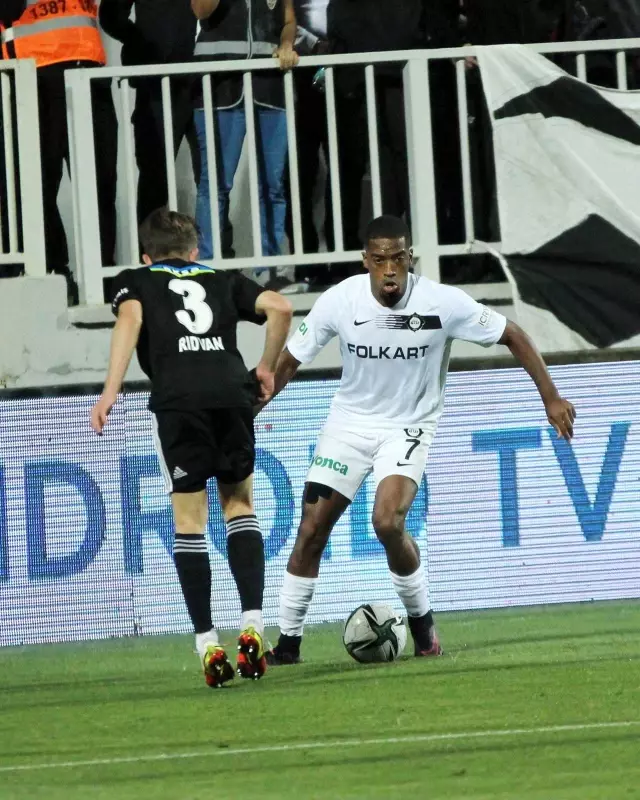Süper Lig: Altay: 2 - Beşiktaş: 1 (Maç sonucu)