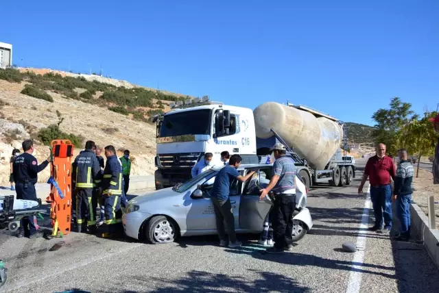 Tır, sürücü adayının kullandığı otomobile çarptı: 2 Yaralı