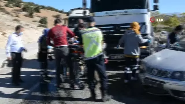 Tır, sürücü adayının kullandığı otomobile çarptı: 2 Yaralı