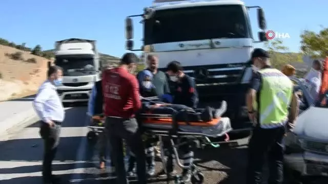 Tır, sürücü adayının kullandığı otomobile çarptı: 2 Yaralı