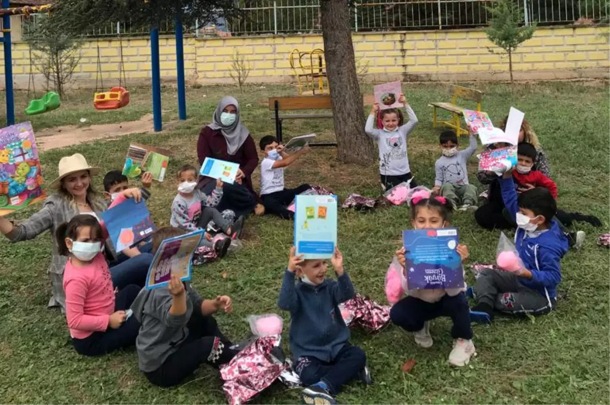 Tokat İl Milli Eğitim Müdürlüğünün 'Kitaplar Köyümde Kanatlasın' projesi ile çocuklar okumaya teşvik ediliyor
