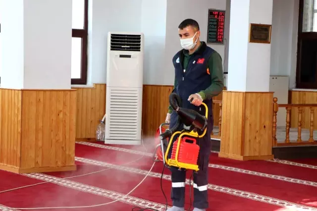 Yahşihan'daki camiler Covid-19 önlemleri kapsamında dezenfekte ediliyor