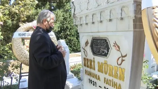 Zeki Müren, 25'inci ölüm yıl dönümünde kabri başında anıldı