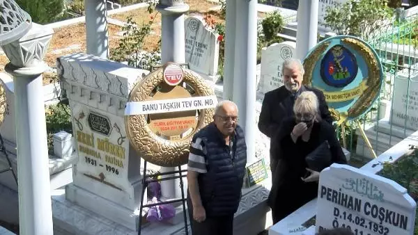Zeki Müren, 25'inci ölüm yıl dönümünde kabri başında anıldı