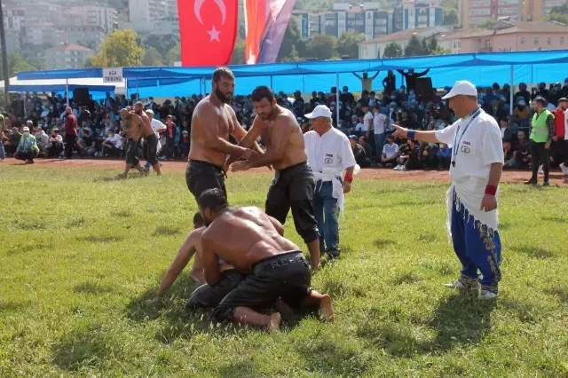 ZONGULDAK - Alaplı Yağlı Güreşleri'nde başpehlivan İsmail Balaban oldu