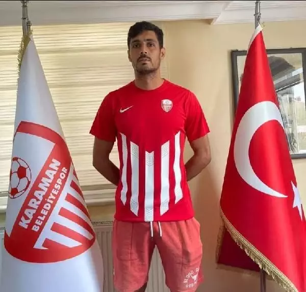 Amatör futbolcu, yanan aracında ölü bulundu