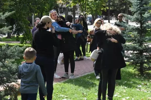Arkadaşları, kayıp Sally'yi gözyaşlarıyla andı