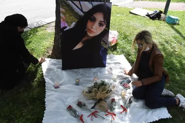 Arkadaşları, kayıp Sally'yi gözyaşlarıyla andı