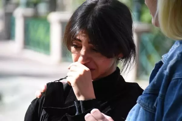 Arkadaşları, kayıp Sally'yi gözyaşlarıyla andı