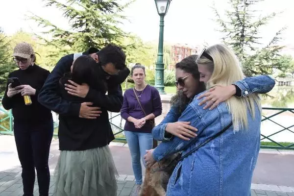 Arkadaşları, kayıp Sally'yi gözyaşlarıyla andı