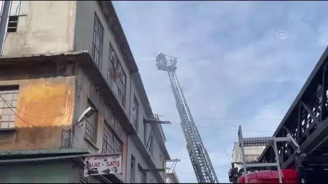 Bayrampaşa'da iş yerinde çıkan yangın söndürüldü
