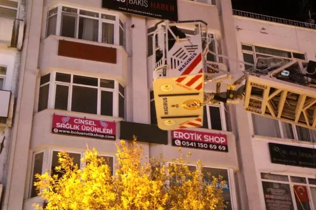 Bolu'da, ruhsatsız 'Erotik Shop', tabelası indirilerek mühürlendi