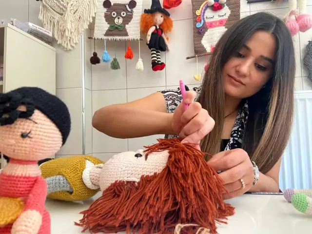 Son dakika haberleri... Çocukken öğrendiği el işini izlediği videolarla geliştirip kendi dükkanını açtı