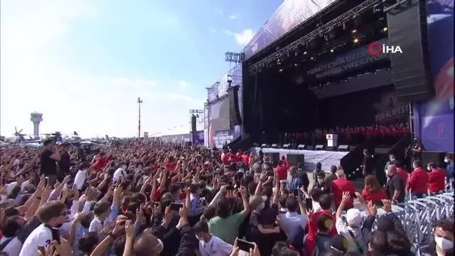 Son dakika haberi... Cumhurbaşkanı Erdoğan: Gençlerimizin, onları harflerle tanımlayanların fersah fersah ötesinde ufka sahip olduğunu biliyoruz