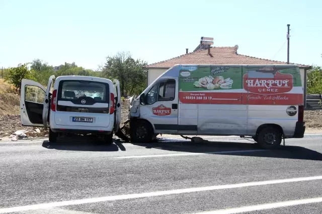 Elazığ'da trafik kazası: 2 yaralı