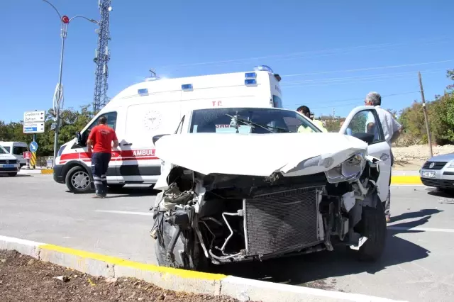 Elazığ'da trafik kazası: 2 yaralı