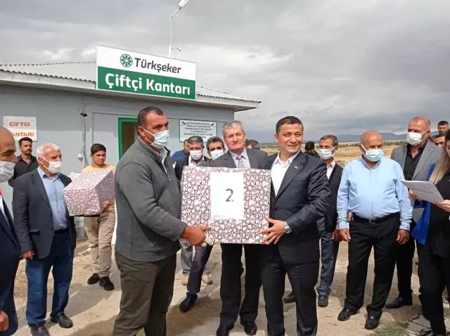 Erciş'te şeker pancarı alımı başladı