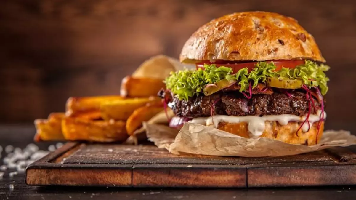 Facia önlendi! Zabıta ekipleri, fahiş fiyatlarla ünlü Bodrum'da 408 tarihi geçmiş hamburger ekmeğine el koydu