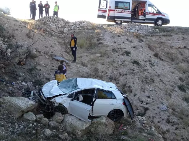 Son dakika: Hisarcık'ta otomobil uçuruma yuvarlandı: 1 ölü, 1 yaralı