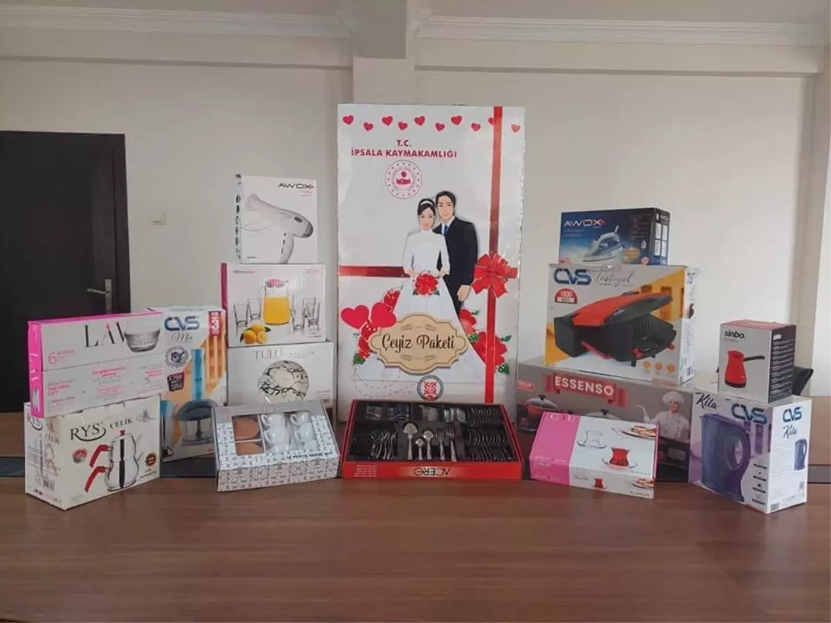 İpsala'da ihtiyaç sahibi çiftlere çeyiz paketi veriliyor