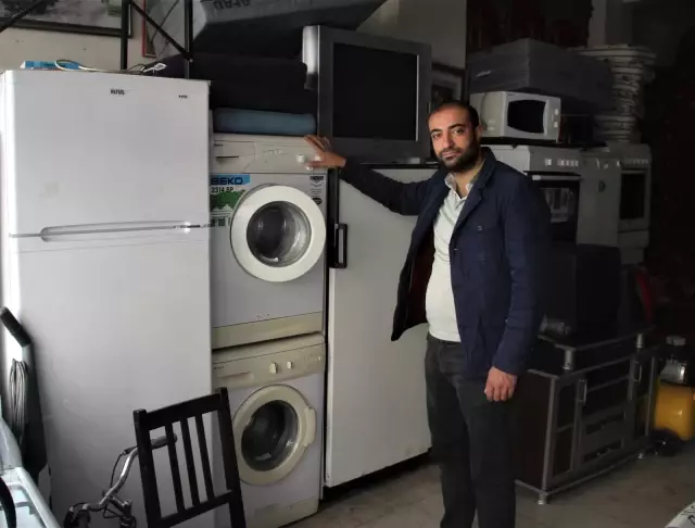 Dükkanları ikinci el eşyalarla doldurdular, öğrencilerin kente gelmesini beklemeye başladılar