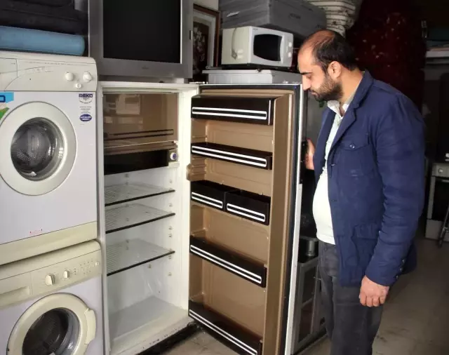 Dükkanları ikinci el eşyalarla doldurdular, öğrencilerin kente gelmesini beklemeye başladılar