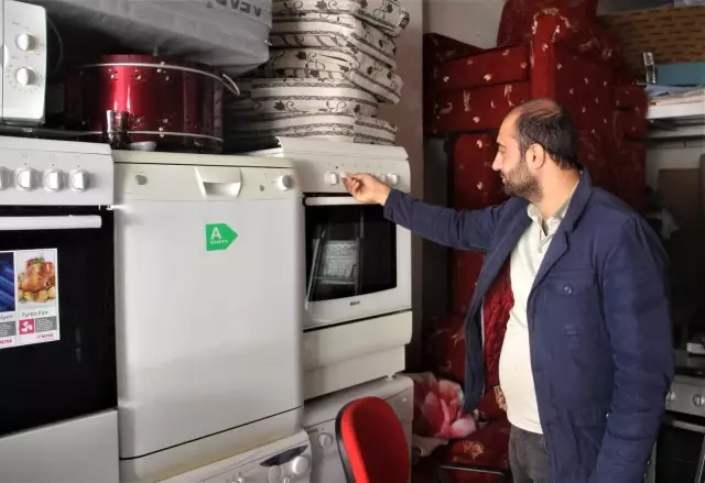 Dükkanları ikinci el eşyalarla doldurdular, öğrencilerin kente gelmesini beklemeye başladılar