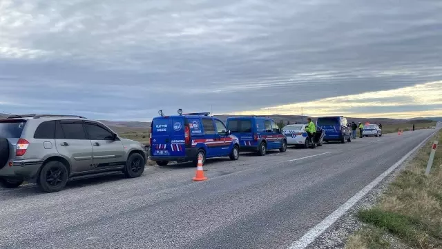 Kontrolden çıkan hafif ticari araç devrildi: 2 ölü, 3 yaralı