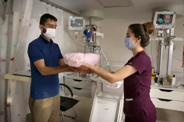 Kovid-19'a yakalanan anne sezaryenle alınan bebeğine kavuşmayı bekliyor