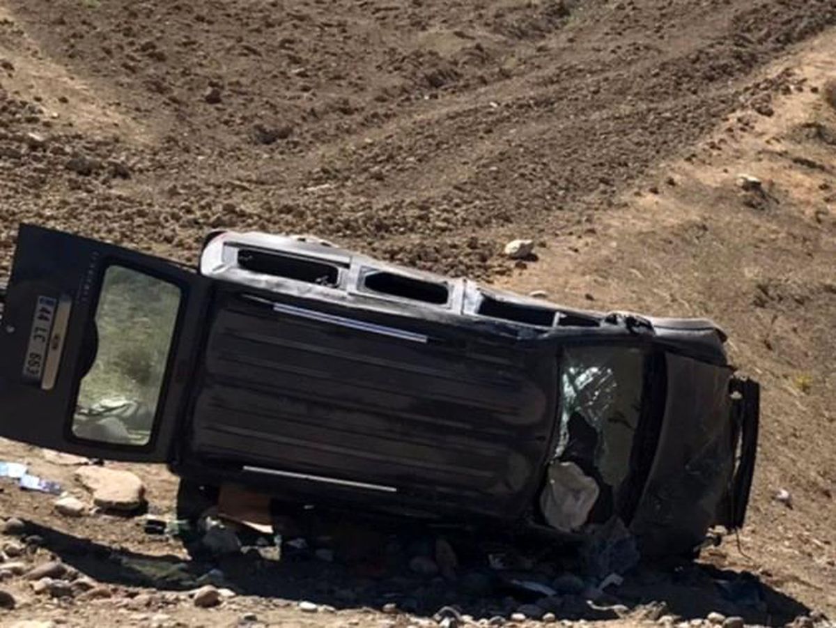 Malatya'da hafif ticari araç şarampole yuvarlandı : 5 yaralı
