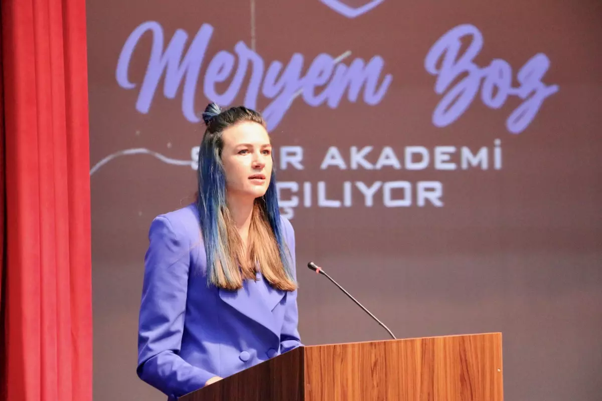 Milli voleybolcu Meryem Boz, Eskişehir'de adını taşıyan akademinin açılışına katıldı Açıklaması
