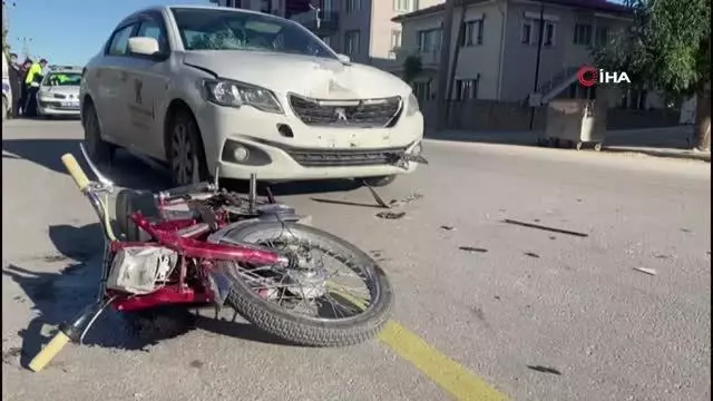 Otomobille çarpışan motosikletin sürücüsü yaralandı